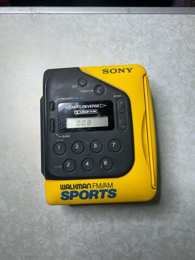 Walkman Sony FM/AM Sports Amarillo WM - f2078
