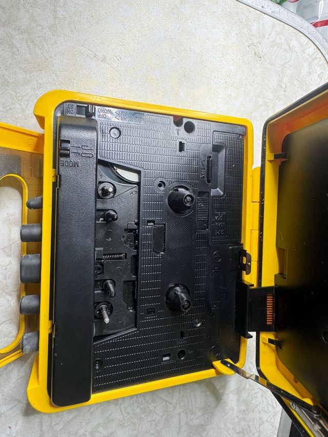 Walkman Sony FM/AM Sports Amarillo WM - f2078
