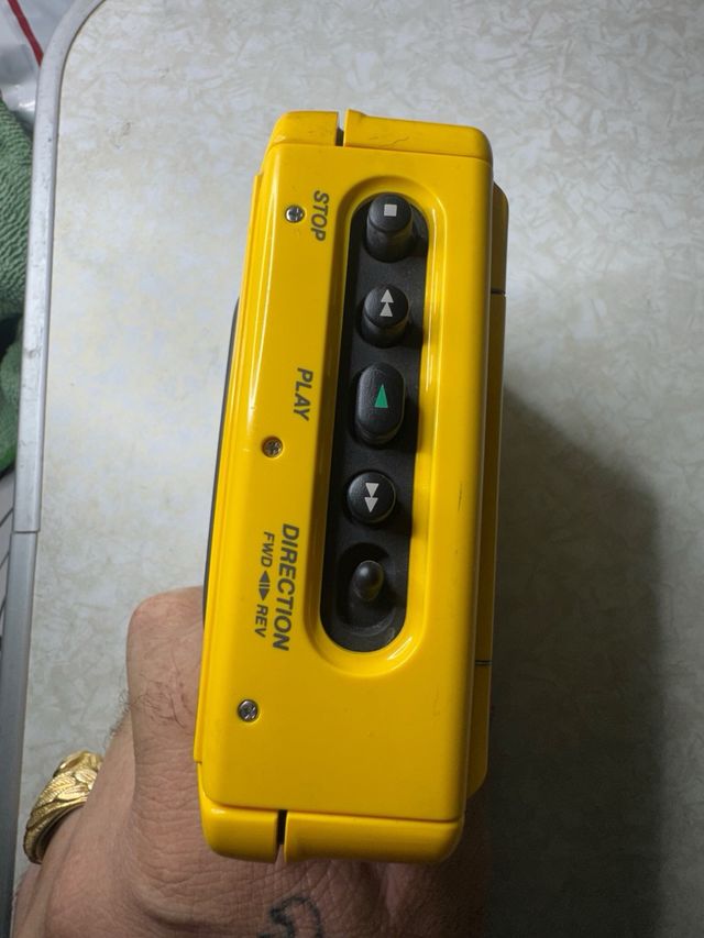 Walkman Sony FM/AM Sports Amarillo WM - f2078
