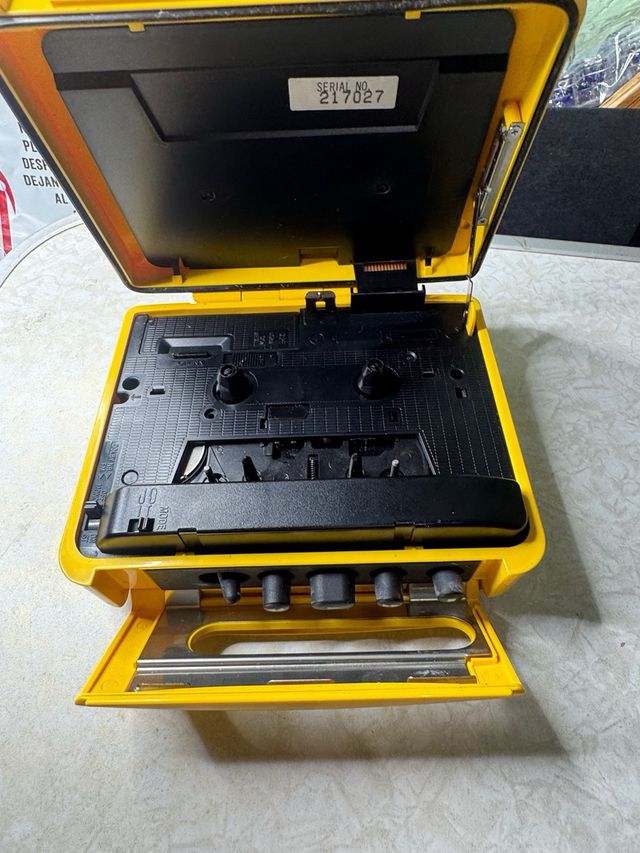 Walkman Sony FM/AM Sports Amarillo WM - f2078
