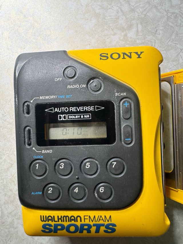 Walkman Sony FM/AM Sports Amarillo WM - f2078
