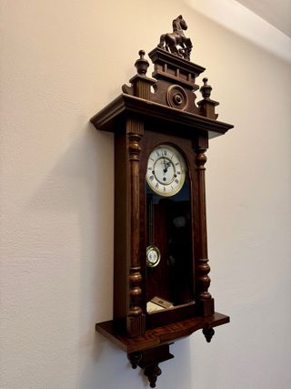 Orologio a pendolo in legno