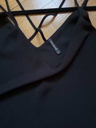 STRADIVARIUS Top tirantes negro