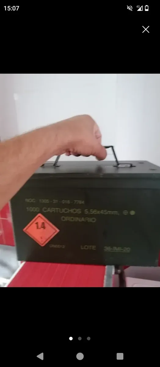 Caja de munición militar vacía