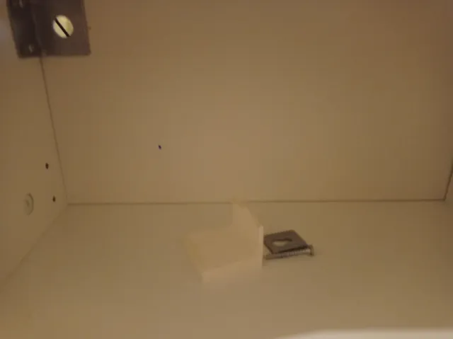 Mueble de entrada blanco con puertas correderas