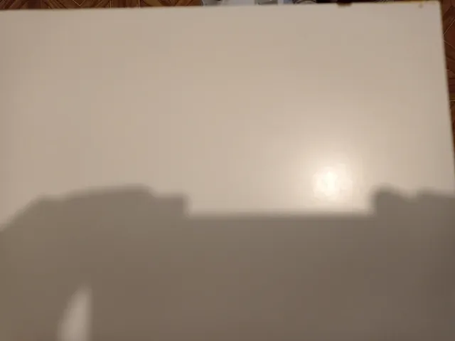 Mueble de entrada blanco con puertas correderas