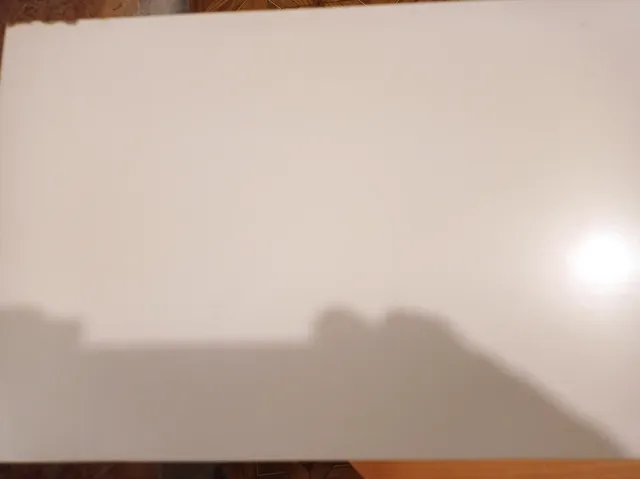 Mueble de entrada blanco con puertas correderas