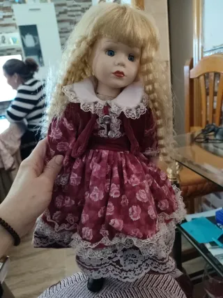 Muñeca de porcelana vintage