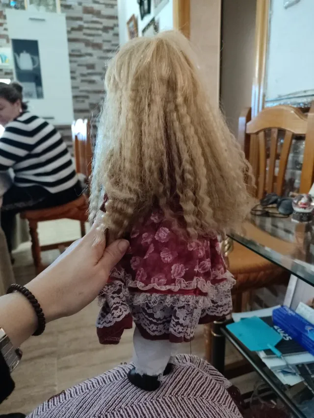 Muñeca de porcelana vintage