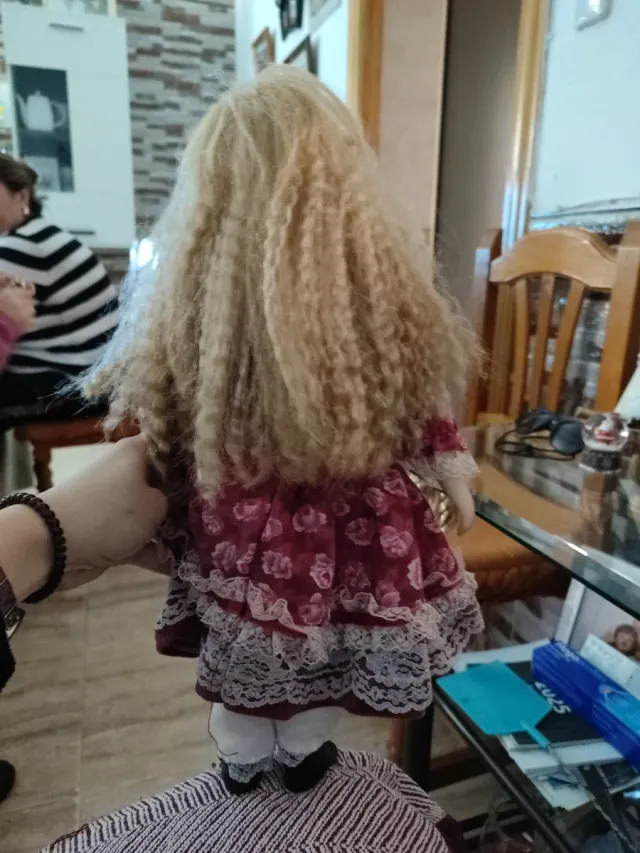 Muñeca de porcelana vintage