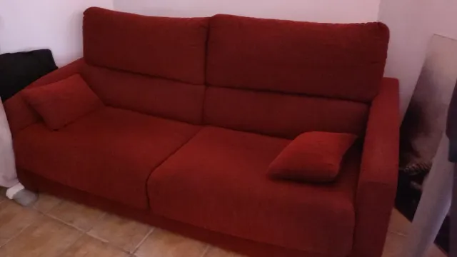 Sofá cama rojo con colchón