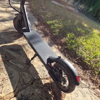 Patinete eléctrico negro