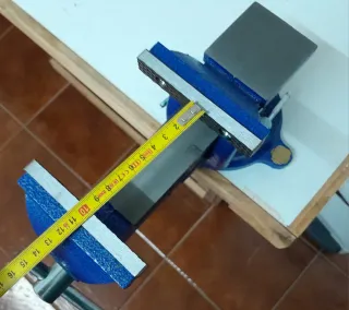 Tornillo de banco UNIVERSAL