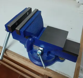 Tornillo de banco UNIVERSAL