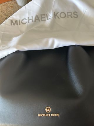 Bolso Michael Kors Negro Cadena Dorada de mano