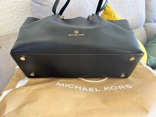 Bolso Michael Kors Negro Cadena Dorada de mano