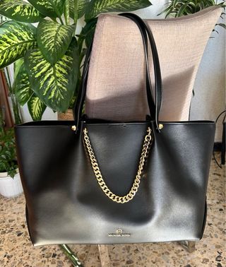 Bolso Michael Kors Negro Cadena Dorada de mano