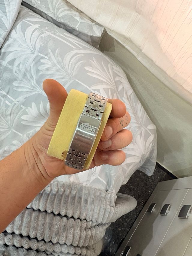 Reloj Lotus Verde y Plateado