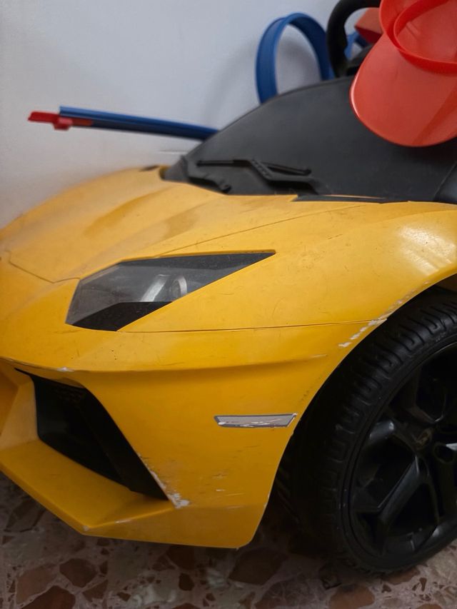 Coche Lamborgini AVENTADORniño grande amarillo.