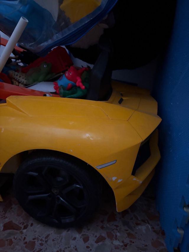 Coche Lamborgini AVENTADORniño grande amarillo.