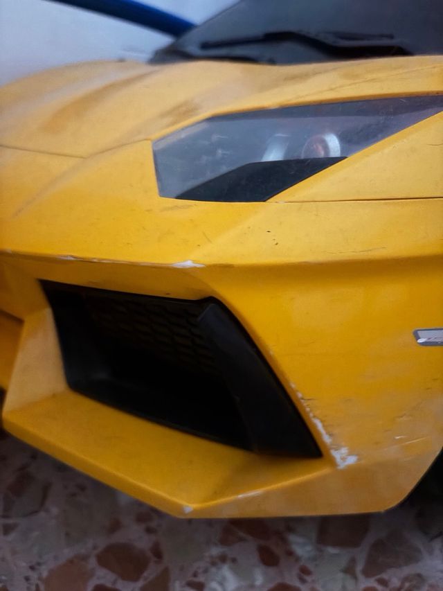 Coche Lamborgini AVENTADORniño grande amarillo.