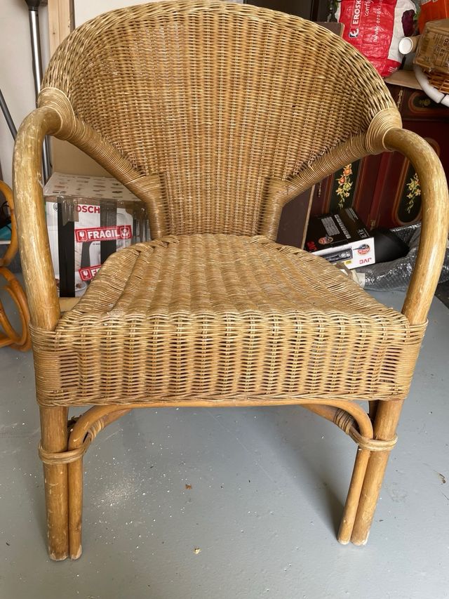 Silla de mimbre artesanal. ideal para customuzar