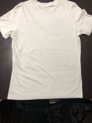 Camiseta Adidas Blanca Logo Azul y Negro