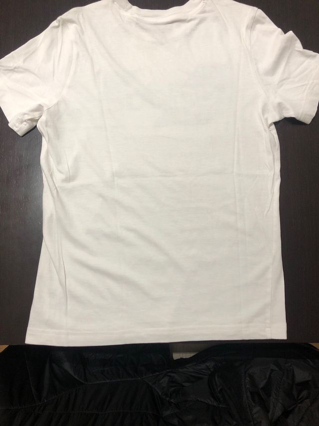 Camiseta Adidas Blanca Logo Azul y Negro