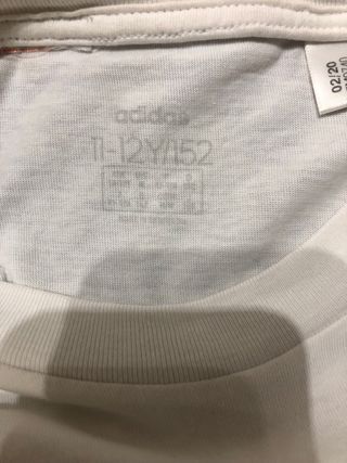 Camiseta Adidas Blanca Logo Azul y Negro