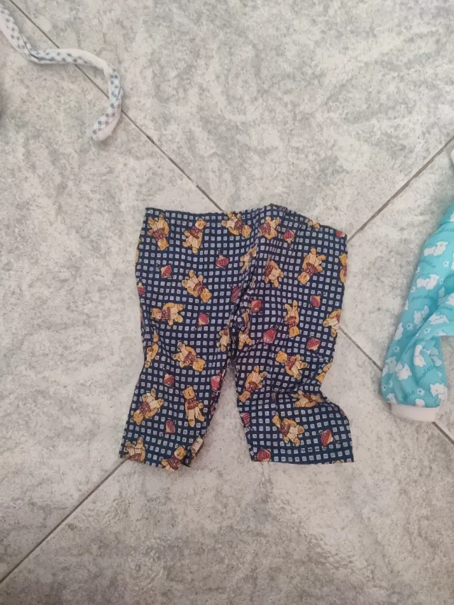 Vestiti bambolotti: tutina, cappellino, bavaglino