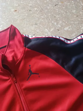 Chaqueta Jordan Roja y Negra