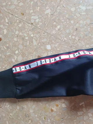 Chaqueta Jordan Roja y Negra