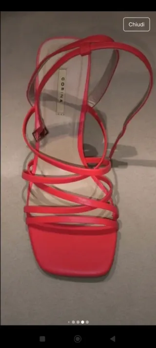 Sandali corallo con cinturino,tacco comodo.