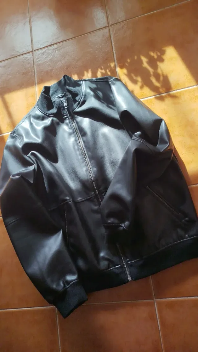 Cazadora efecto piel negra Talla XL