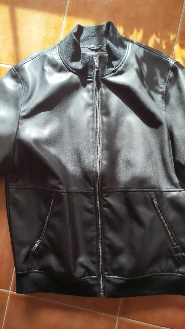 Cazadora efecto piel negra Talla XL