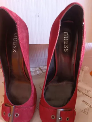 Décolleté Guess rosse con fibbia