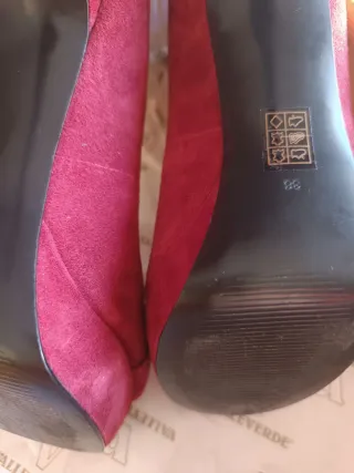 Décolleté Guess rosse con fibbia