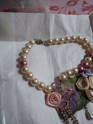 Collana di perle rosa e bianche