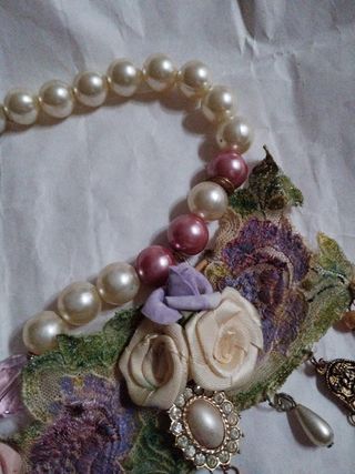 Collana di perle rosa e bianche