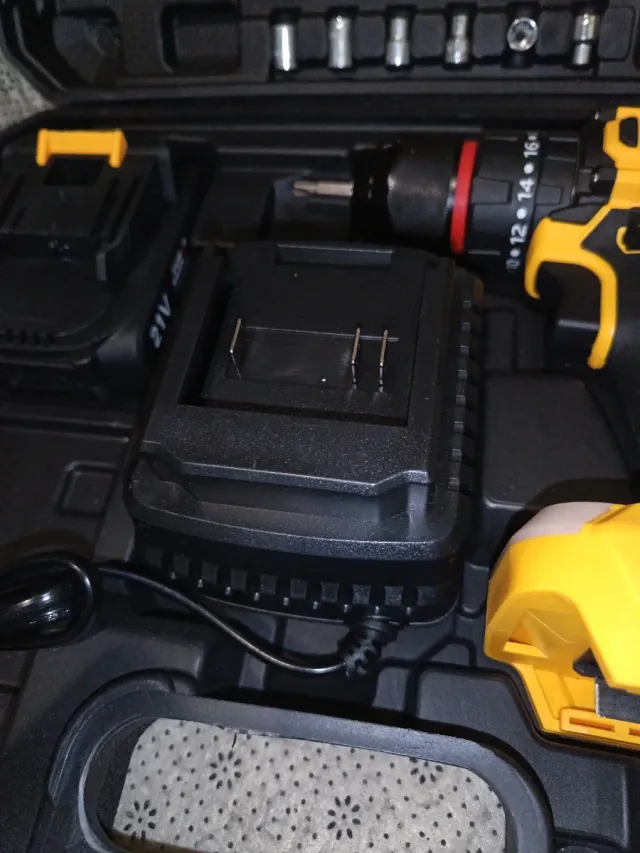 Taladro Atornillador con Batería y Maletín