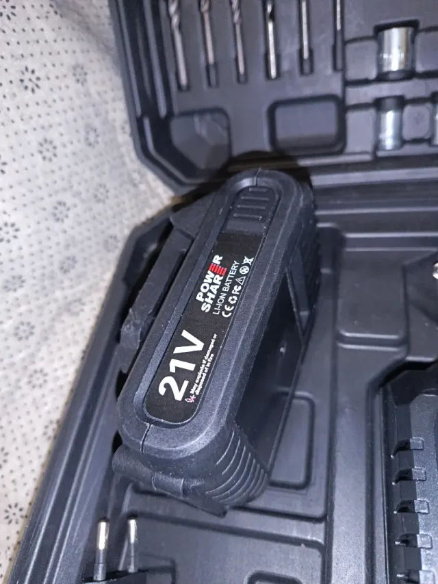 Taladro Atornillador con Batería y Maletín