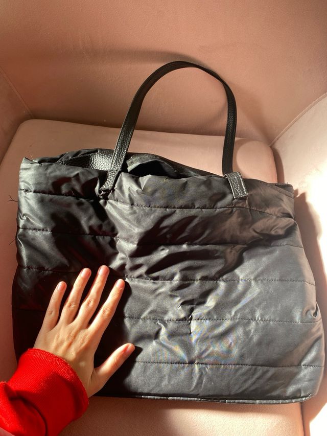 Bolso negro acolchado