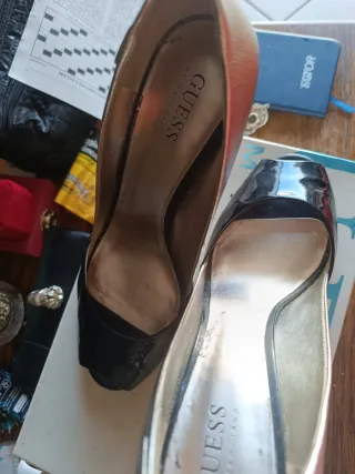 Décolleté Guess Nere e Oro Peep Toe