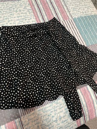 Falda Stradivarius lunares negra talla S