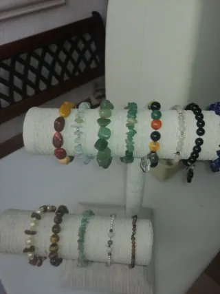 Expositor de pulseras con 13 pulseras