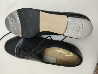 Zapatos de claqué Capezio unisex negros.