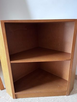 Mesa esquinera de madera