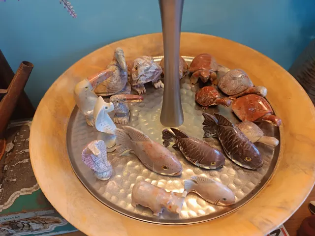 Figuras de piedra tallada animales