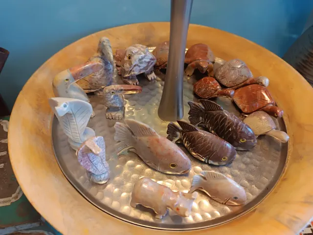 Figuras de piedra tallada animales