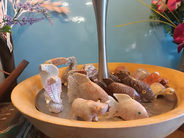 Figuras de piedra tallada animales